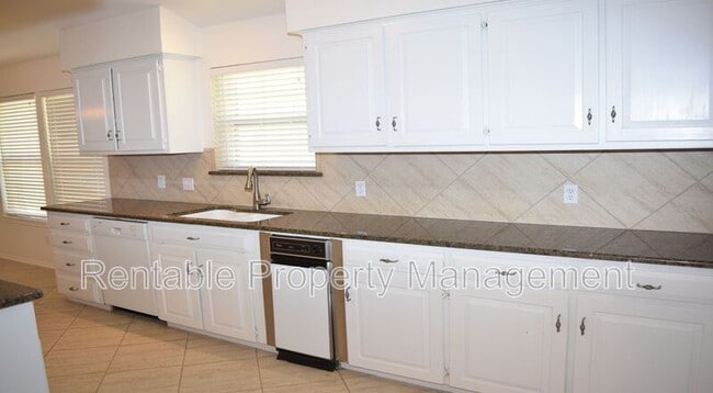 Building Photo - 3600 Ruidoso Dr