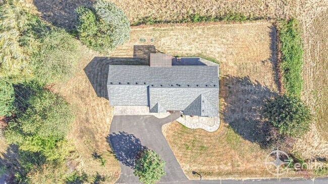 Building Photo - 516 NE 199th St