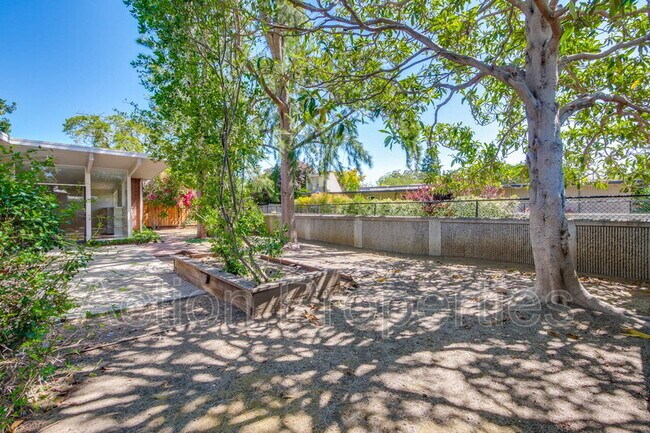 Building Photo - 3974 Duncan Pl