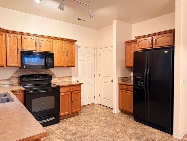 Building Photo - Home in the Landings