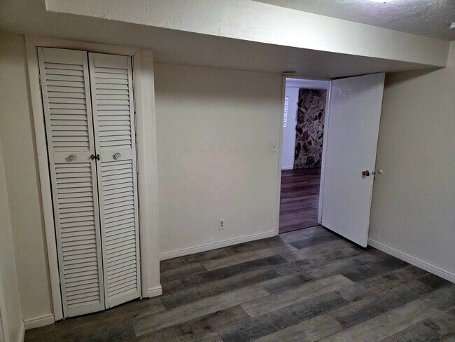 Building Photo - 1968 E 5850 S