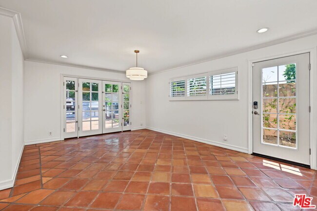 Building Photo - 860 Bronze Ln