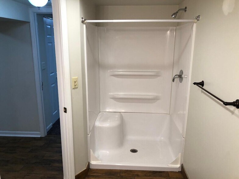 Building Photo - 1703 W Irving Park Rd