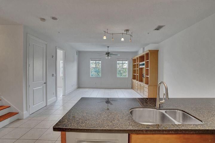 Building Photo - 3120 E Latitude Cir