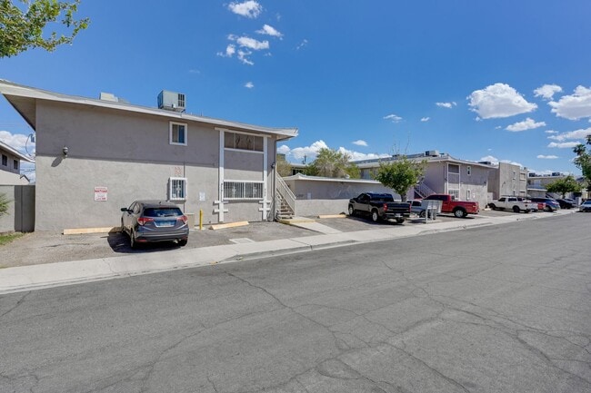 Building Photo - Bright & Spacious 2-Bedroom Condo in Las V...