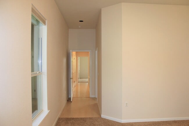 Building Photo - 103 Hill Country Dr