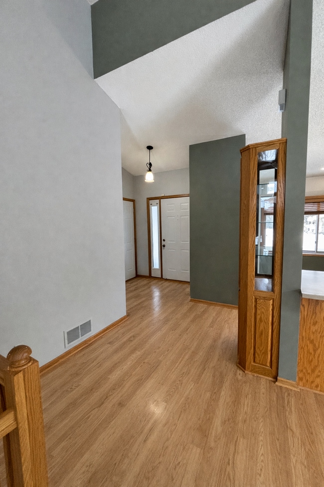 Building Photo - Stunning 4bed 2bath Home, With a Fully Fenced Yard.