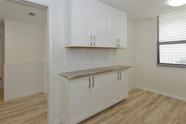 Building Photo - 300 Woodette Dr