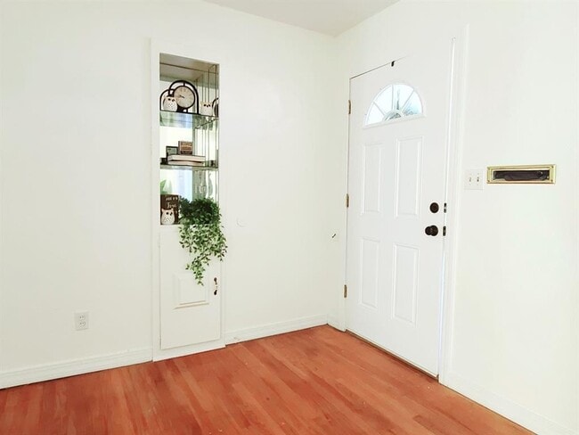 Building Photo - 3114 N Holman Ct