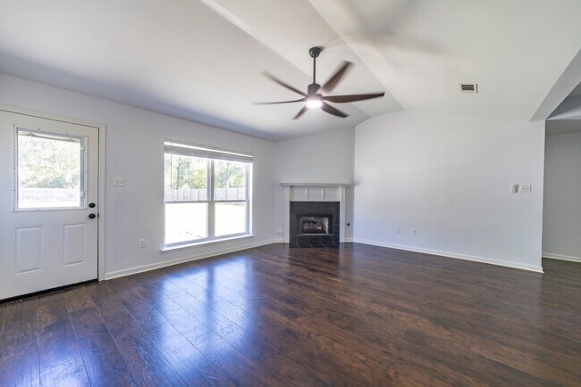 Building Photo - 35576 Melrose Ave