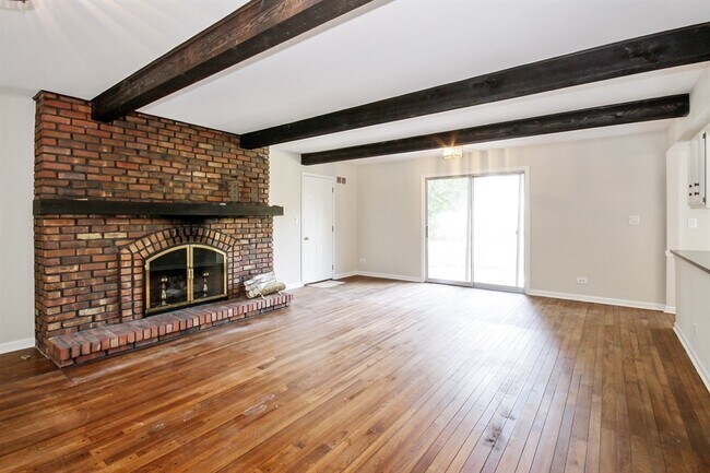 Building Photo - 18 Oak Brook Rd