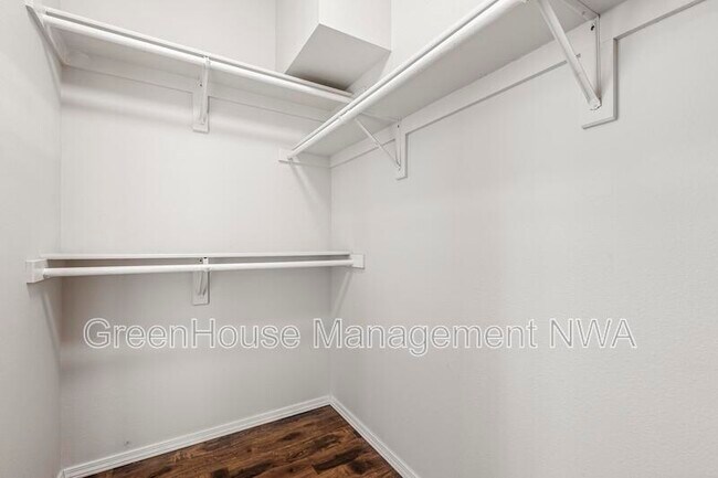 Building Photo - 5 Tanyard Ln