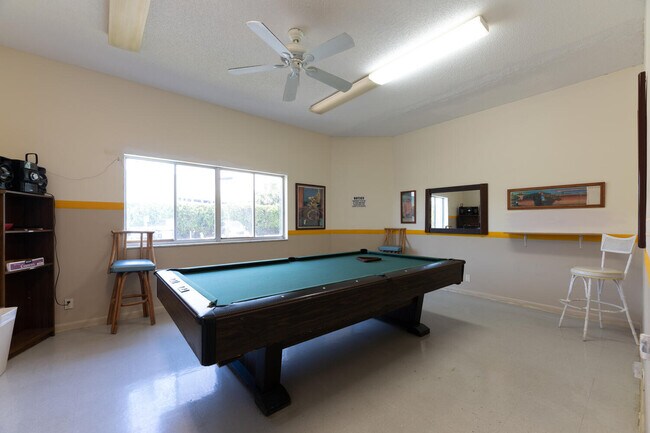 Building Photo - 300 Waterway Dr S