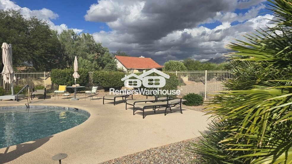 Building Photo - 311 E Suntree St