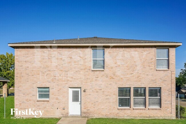 Building Photo - 1343 Foster St
