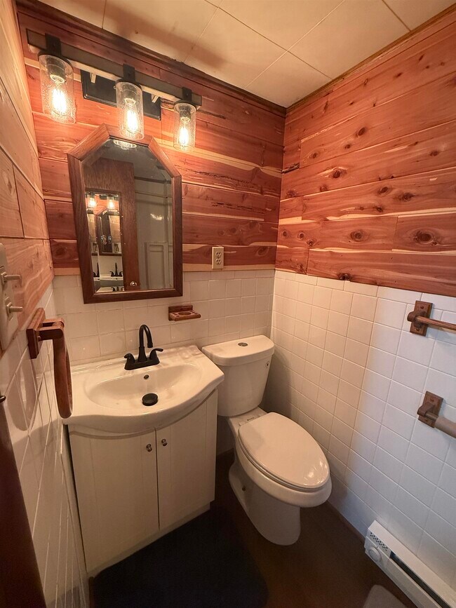 Building Photo - 122 Helm Rd