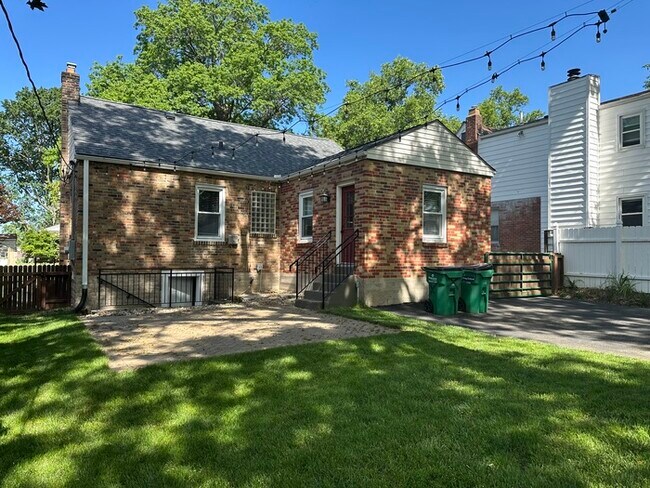 Building Photo - Webster Schools, Charming 2BD 2Bth Home Co...