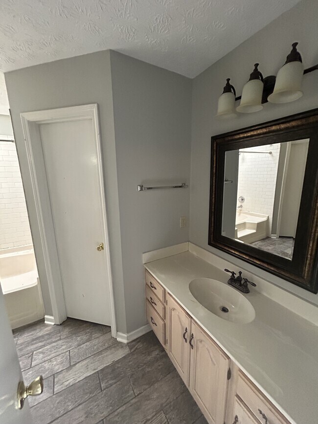 Building Photo - 7136 Breckenridge Dr