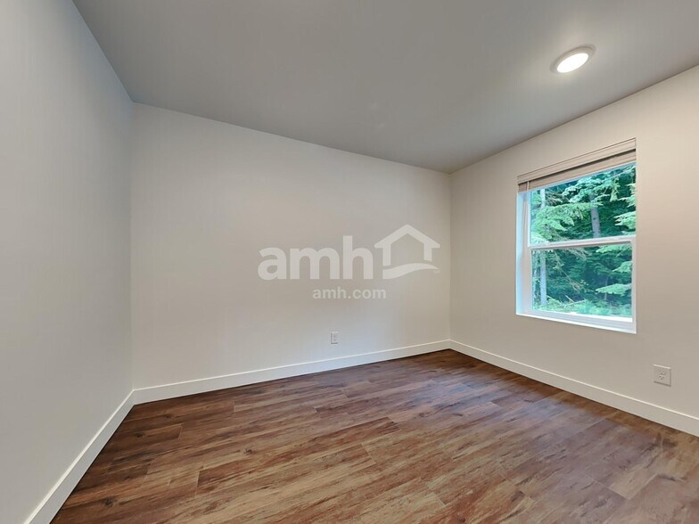 Building Photo - 8037 Dagny St SW