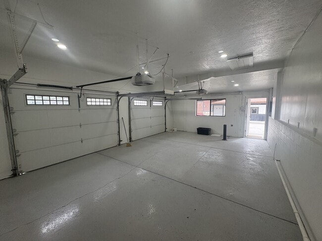 Building Photo - 325 W 100 N