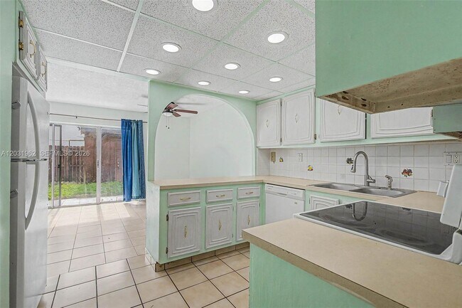 Building Photo - 3764 SW 60th Terrace