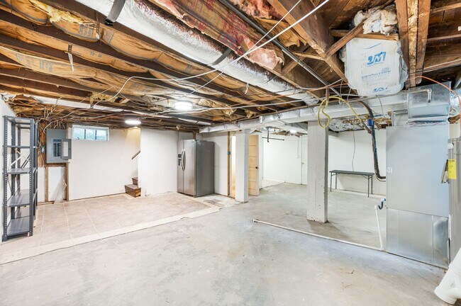 Building Photo - Beautifully updated House in Rivermont