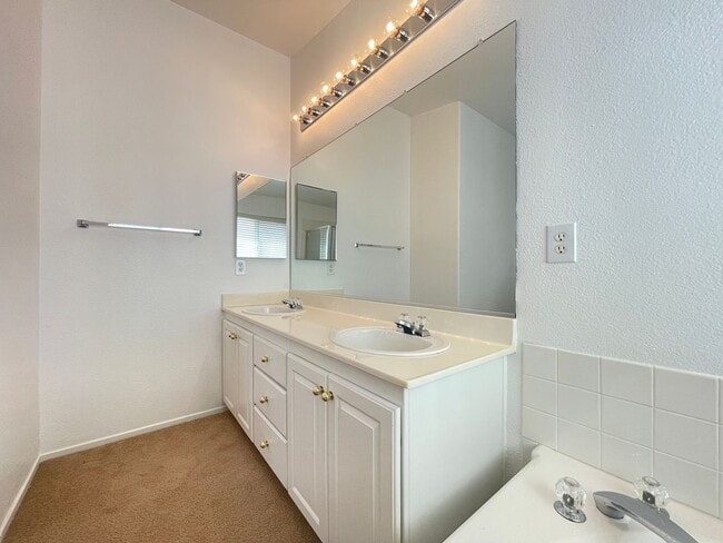 Building Photo - 3bedroom home in a GATED community near the strip