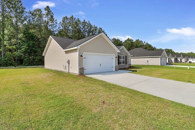 Building Photo - 3 bed 2 bath - Hartfof
