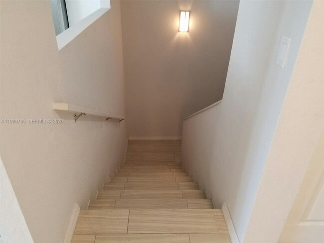 Building Photo - 805 SE 3rd Ave