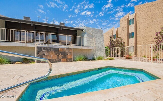 Building Photo - 8055 Thomas Rd