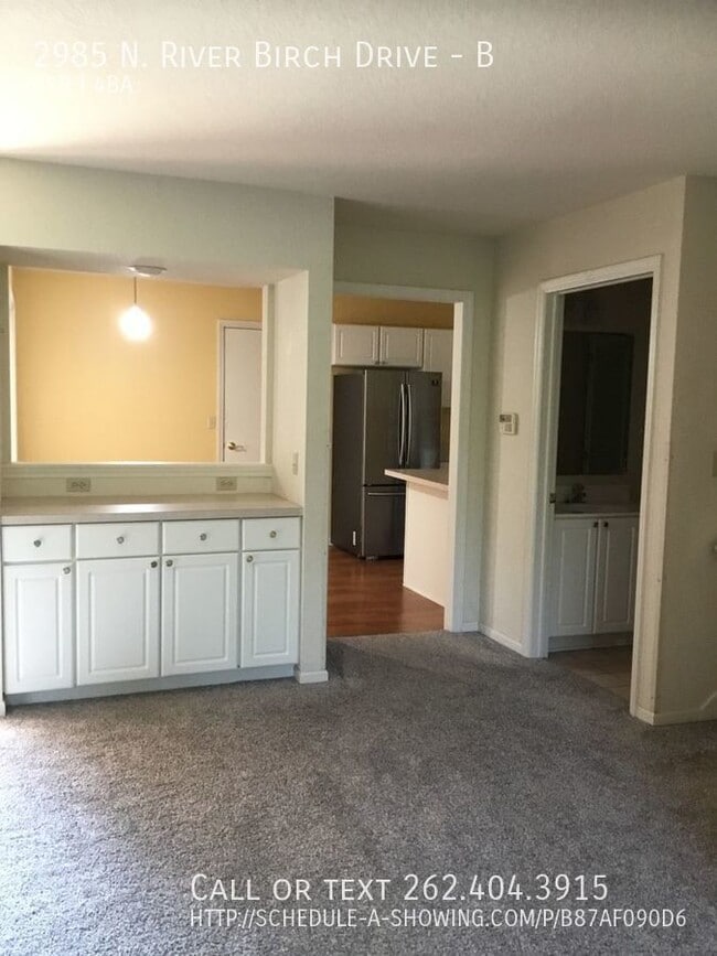 Building Photo - Huge condo with 2 car garage!