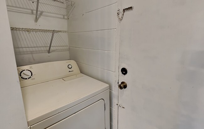 Building Photo - 1215 Lake Highland Dr