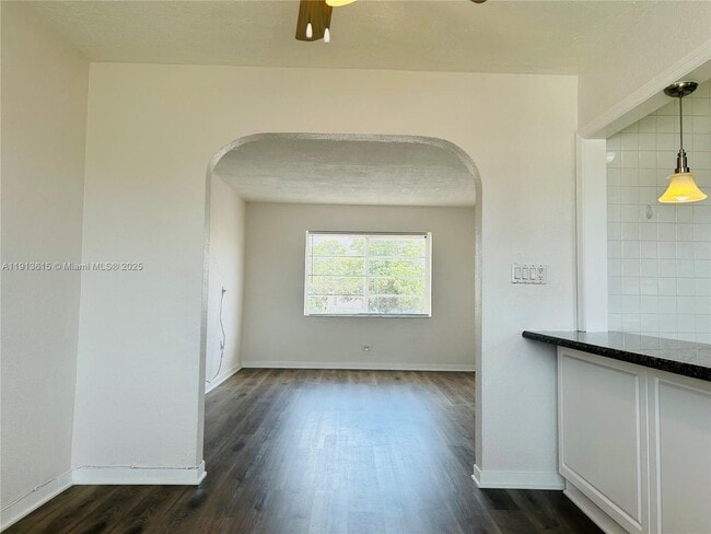 Building Photo - 1330 SW 6th St