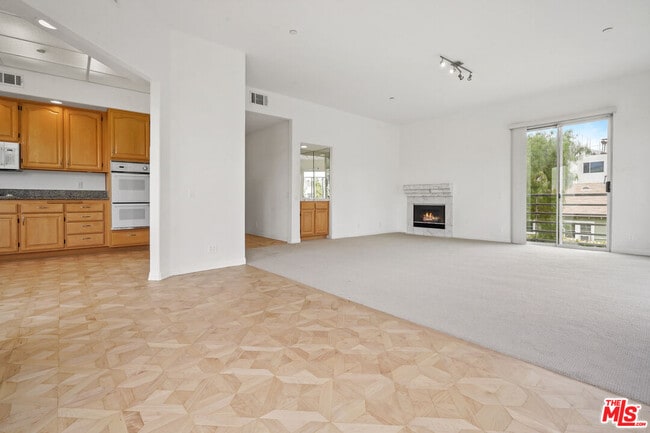 Building Photo - 1325 Arizona Ave