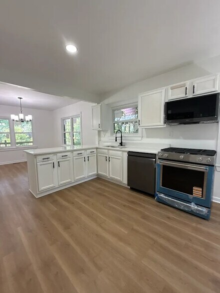 Building Photo - 1680 Brewer Blvd SW
