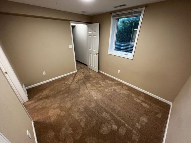 Building Photo - $1,950 | 4 Bedroom, 2.5 Bathroom Multi Flo...