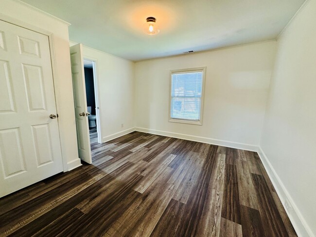 Building Photo - Price just reduced!