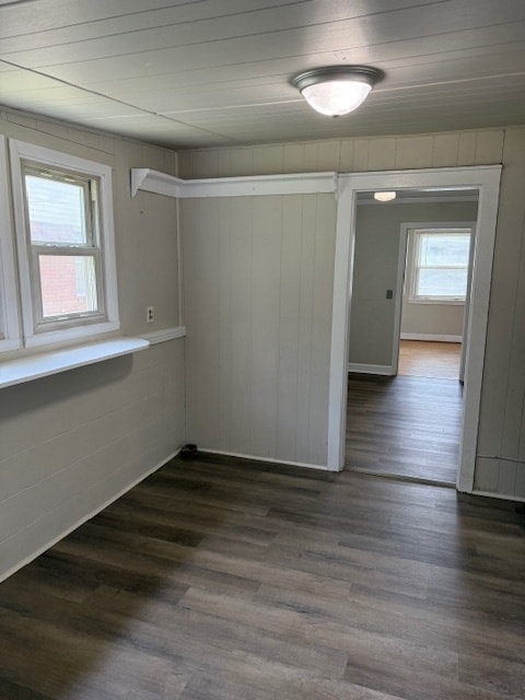 Building Photo - 3BR/1BA with all utilities included and 1-...