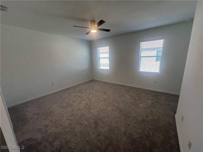 Building Photo - 2827 Blossom Wy