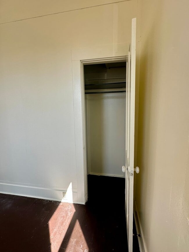 Building Photo - Charming 2-Bedroom Cottage on the Samoa Pe...