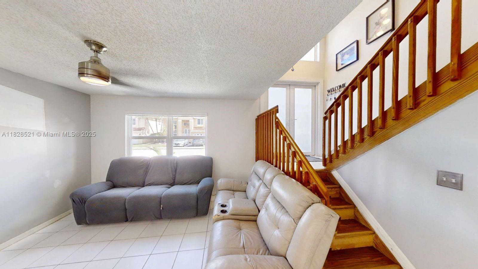 Building Photo - 8422 SW 44th Pl