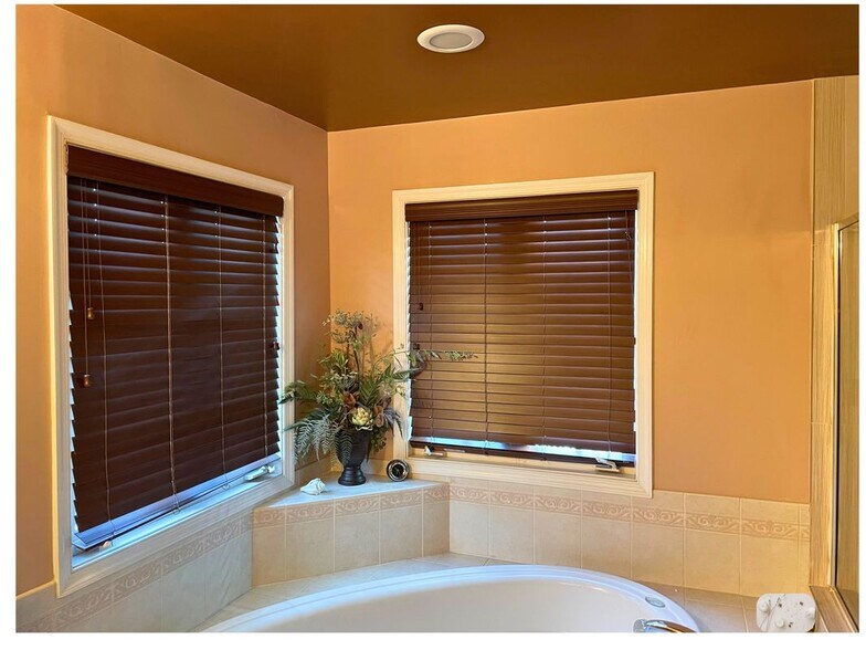 Building Photo - 9908 E Hill Dr