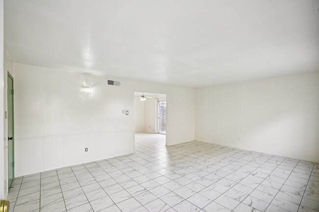 Building Photo - 8379 La Roche Ln