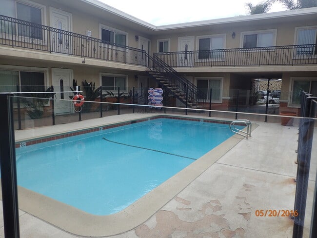 Building Photo - 2-Bed/1-Bath Condo w/Pool