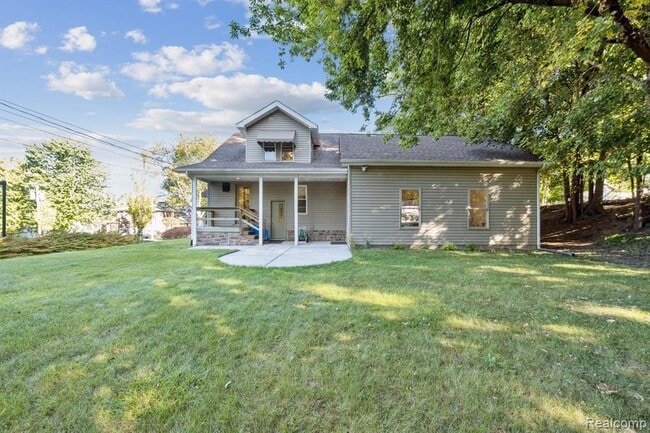 Building Photo - 624 E Main St