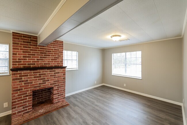 Building Photo - Welcome to Tuscaloosa!