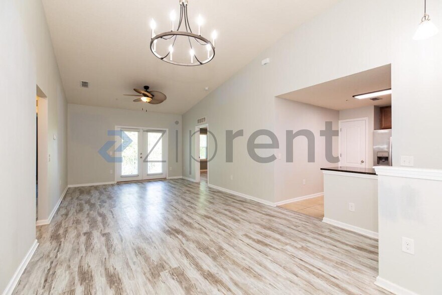 Building Photo - Unit 112