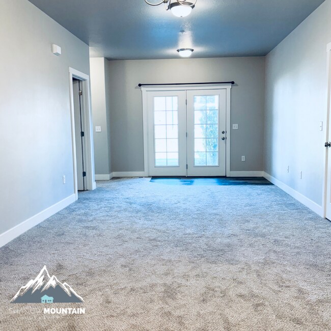 Building Photo - 1558 N 160 W