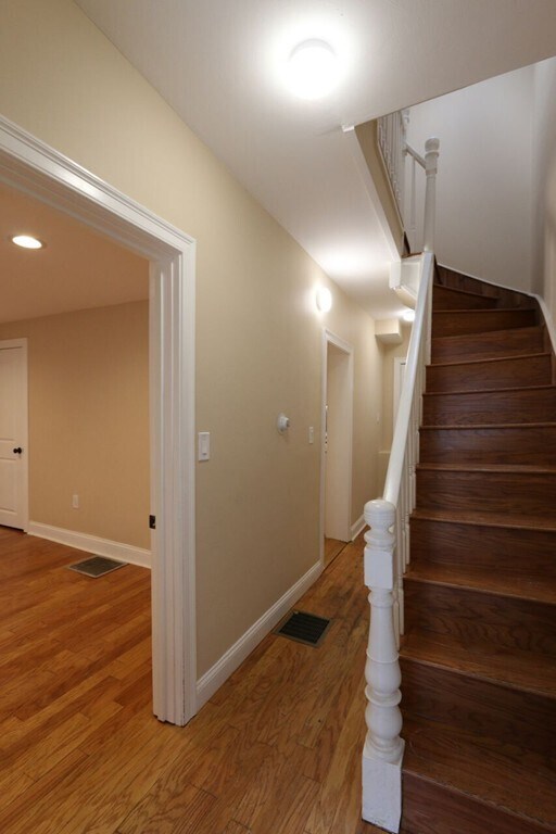 Building Photo - 3 Saint James Pl