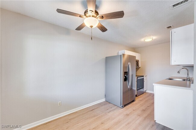 Building Photo - 4629 Bayshore Dr